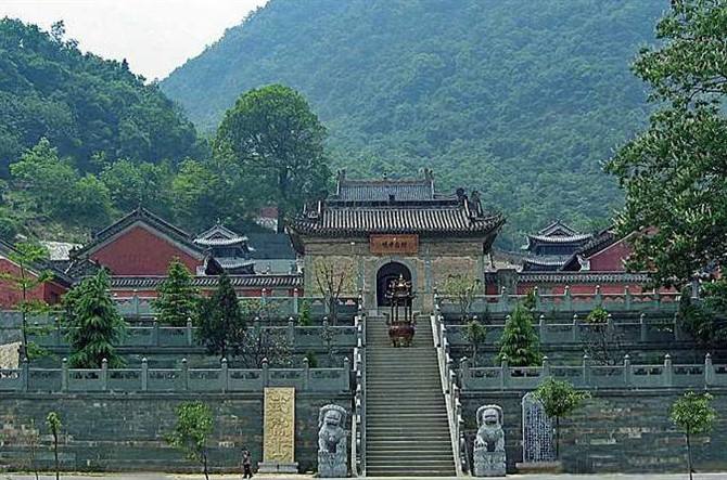 琼台中观